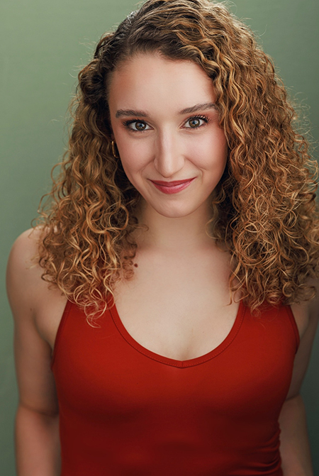Headshot Tori Carboni