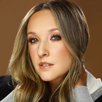 Headshot: Gianna Martello