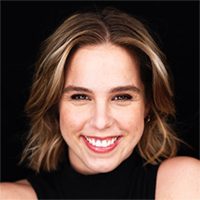 Headshot: Mindy Moeller