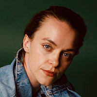 Headshot: Lo Poppy
