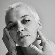 Headshot: Lo Poppy