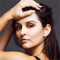 Headshot: Chloe Roberts headshot