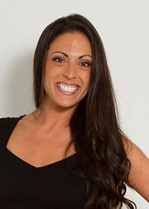 Headshot Bre Traver