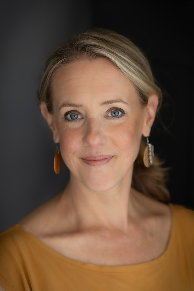 Holly Evans headshot