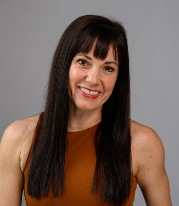 sarah zehnder headshot